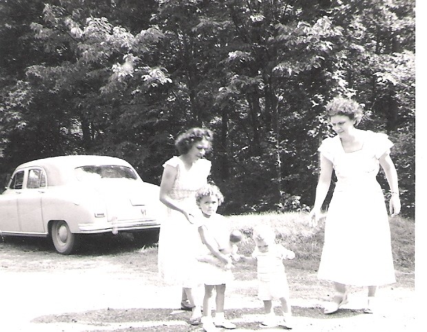 Nanny w/ 2 of her Children and her Sister Edith.